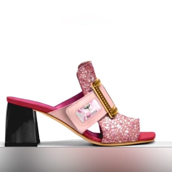 Meet your Posher, Jennifer 
Scroll down to see my newest luxury shoes - Picture 10 of 17